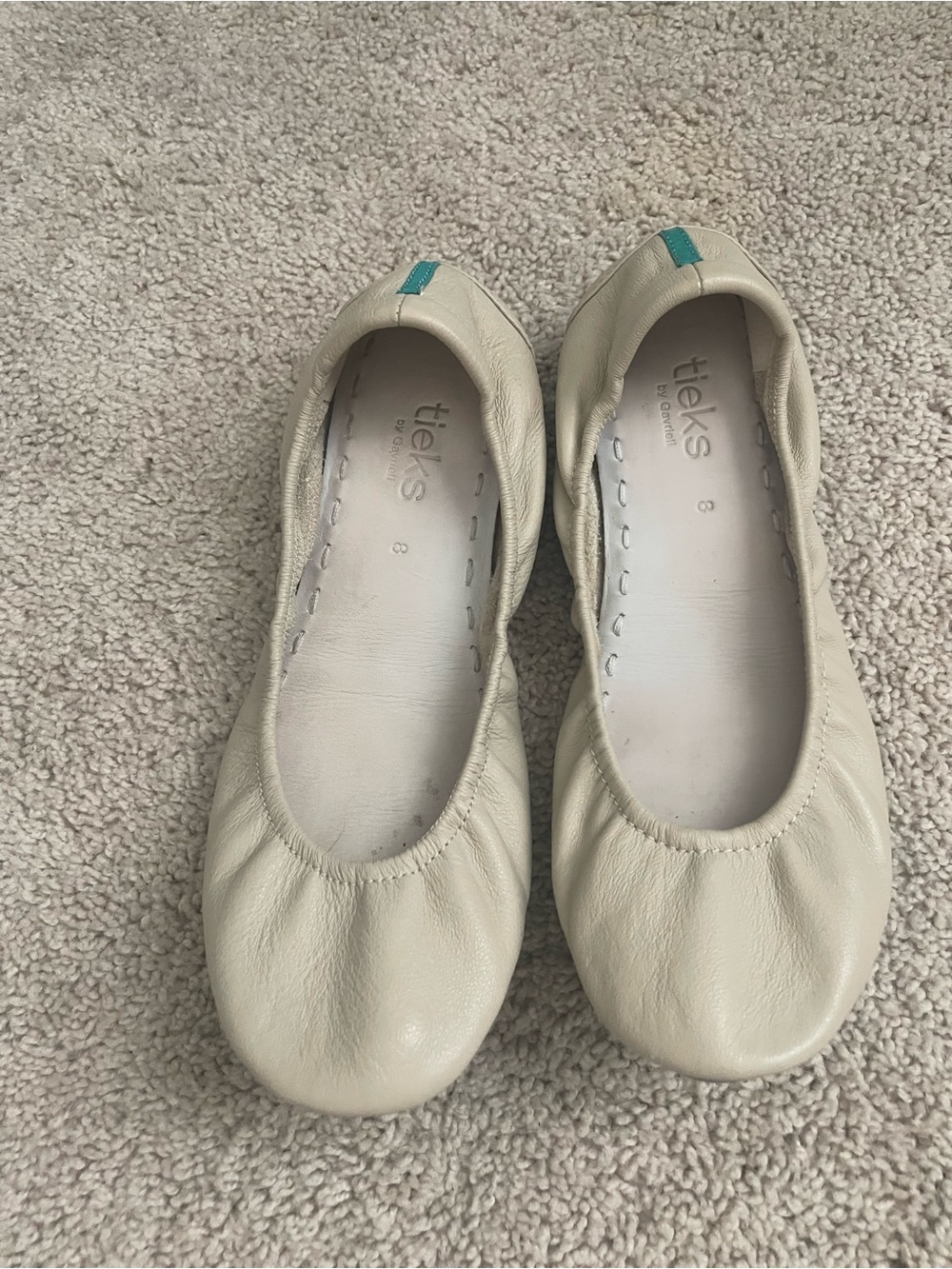 Tieks Cream Leather Ballet Flats with Teal Pull Tab